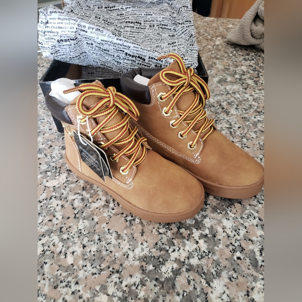Brand New Pastry Butter Boot Girls Dance Sneaker Size 10M